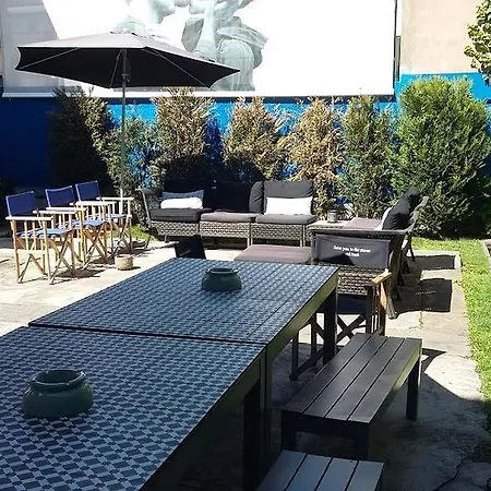 Hostel Garden House *